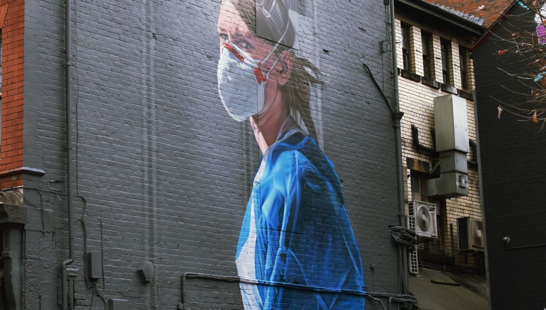 Mural de una enfermera